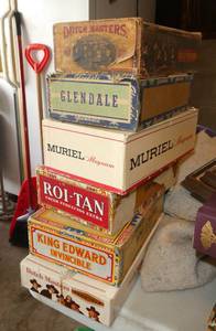 lot 215 image: Lot of empty cigar boxes