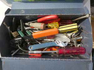 lot 220 image: Tool box full of tools