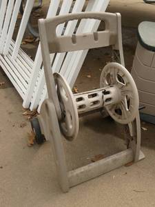 lot 226 image: garden hose reel, broke in middle but still usable