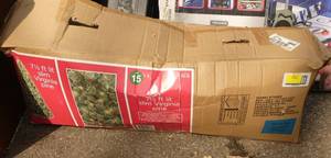 lot 261 image: 7-12 ft christmas tree