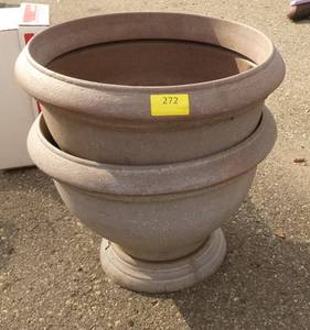 lot 272 image: 2 Large poly planters