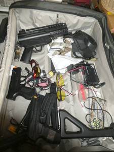 lot 279 image: Suitcase with a bunch of airsoft guns and parts