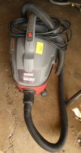 lot 293 image: Craftsman 4 gallon vacuum cleaner