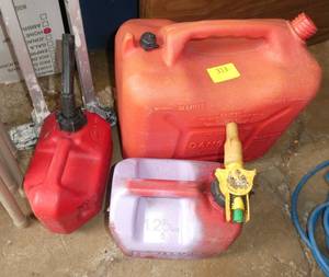 lot 313 image: 3 gas cans