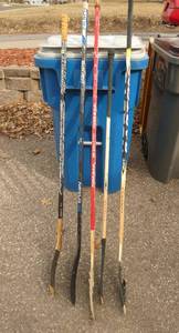 lot 316 image: Group of 5 hockey sticks