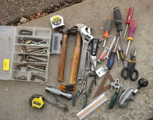 lot 335 image: Lot of misc tools - hex wrenches, hammers, tape measures, screwdrivers etc
