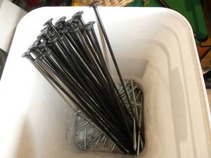 lot 286 image: Bin of long deck screws