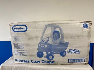 lot 41 image: LITTLE TIKES PRINCESS COZY COUPE