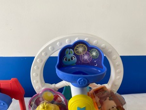 lot 86 image: FISHER PRICE LITTLE PEOPLE