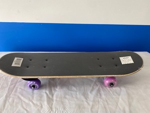 lot 92 image: KRYPTONICS SKATE BOARD PURPLE
