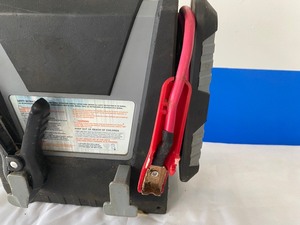 lot 32 image: PEAK BATTERY CHARGER