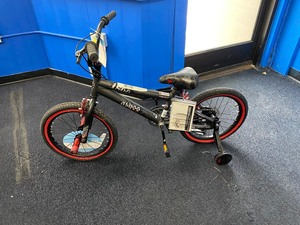 lot 36 image: BLACK 18 KIDS BIKE WTRAINING WHEELS