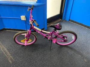 lot 37 image: PINK BMX STYLE BIKE