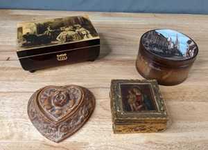 lot 117 image: Collection of Vintage Music and Keepsake Boxes - B