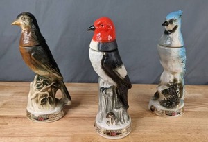 lot 70 image: Jim Beam 1969 Beams Trophy Woodpecker Bird Set of 3 Mix Whiskey Decanter - B