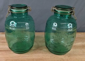 lot 76 image: Pair of Vintage Cracker Barrel Style 4 Quart Jars - B