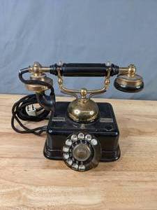 lot 108 image: Vintage Rotary Telephone - B