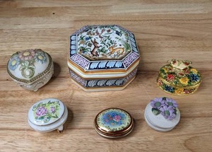 lot 111 image: Collection of 6 Vintage Porcelain Jewelry and Trinket Boxes - B