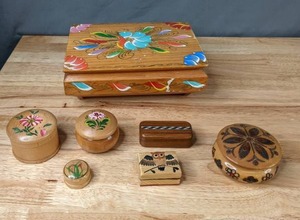 lot 112 image: Collection of Hand Painted Wood Jewelry and Trinket Boxes - B