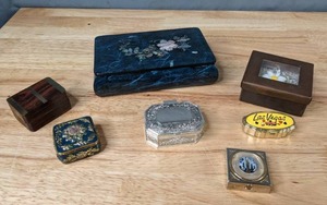 lot 113 image: Assortment of 7 Jewelry and Trinket Boxes - B