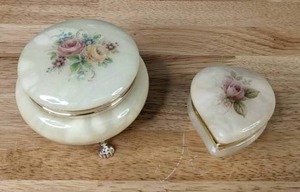 lot 66 image: Set of (2) Vintage Alabaster Hand Carved Trinket Jewelry Boxes - B