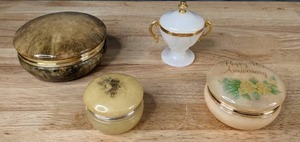 lot 68 image: Set of (4) Vintage Alabaster Trinket Jewelry Boxes - B
