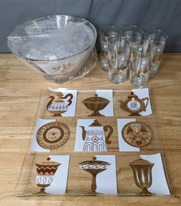 lot 81 image: Mid-Century Modern Glass Chips and Dip Set, Glass Serving Tray, & Tumblers, Gold & White - B