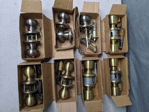 lot 174 image: Collection of 8 Assorted Doorknobs - N