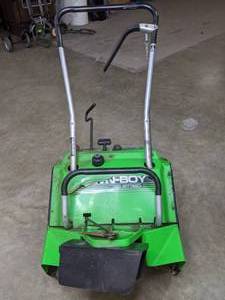 lot 161 image: Lawn-Boy ST320 Snowblower - N