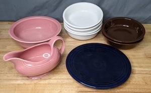 lot 206 image: Fiesta Homer Laughlin China Co. Collection of 1 Plate, 1 Gravy Boat and 7 Bowls - B