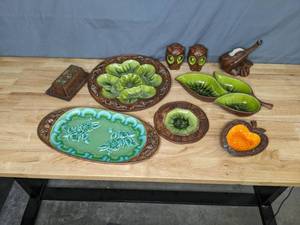 lot 184 image: Assortment of Vintage Decorative Ceramic by Treasure Craft - B