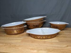 lot 185 image: Vintage Gold  Brown Pyrex Baking Dishes and Bowls - B