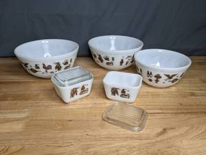lot 188 image: Vintage Pyrex Bowls Farm Motif - B