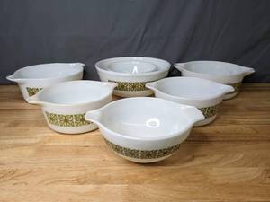 lot 195 image: Vintage Green Leaf Pyrex Baking Dishes and Bowls - B