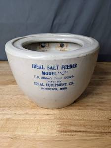 lot 196 image: Ideal Salt Feeder Model C Stoneware - B