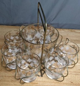 lot 142 image: Vintage Cocktail Set in Caddy with Ice Bucket & 7 Glasses - B