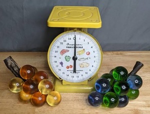lot 145 image: Vintage American Family Scale and Pair of Ornamental Glass Grapes - B