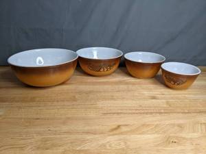 lot 178 image: Vintage Pyrex Bowl Set Orchard Pattern in Brown-Gold - B