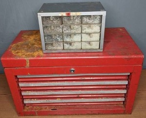 lot 213 image: Red Multi Drawer Toolbox and Skotch Kabinet Hardware Organizer - N