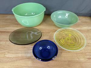 lot 222 image: Set of 5 Glassware Pieces, including Fire King and Pillar House - B