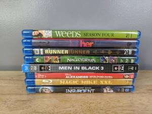 lot 57 image: 8 Blu Ray Movies and TV Season Weeds Men In Black Insurgent Her TNMNT - T