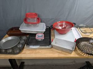 lot 254 image: Assorted Kitchen Items Muffin Pan, Baking Pans, Tupperware, Mixing Bowls, and More - Q
