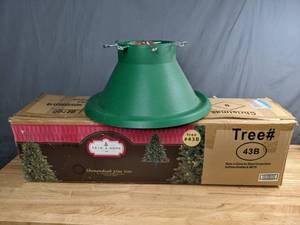 lot 262 image: Artificial PreLit Christmas Tree and Tree Stand - Q