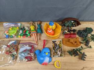 lot 250 image: Assortment of Vintage Toys Trolls, Noahs Ark, Barbies, Men in a Tub and More - B