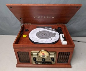 lot 312 image: Victrola Classic 7-in-1 Bluetooth Turntable - N