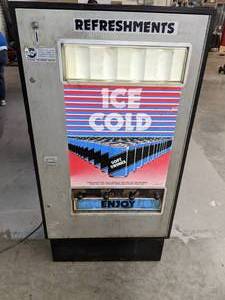 lot 293 image: Vintage Soda Pop Machine - N