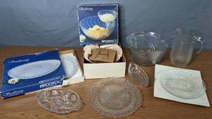 lot 281 image: Vintage Arcoroc Party Glassware and More (9 Pieces) - Q