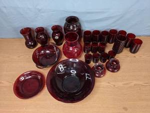 lot 355 image: Collection of Royal Ruby Anchor Glass 25 Piece Set - V
