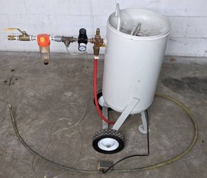 lot 14 image: LaGrange Portable Pressure Blasting Vessel - V