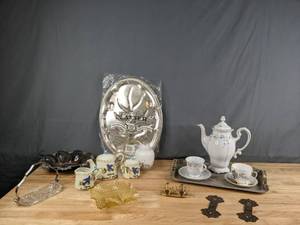 lot 379 image: Assortment of Vintage Tea Set and Platters - V